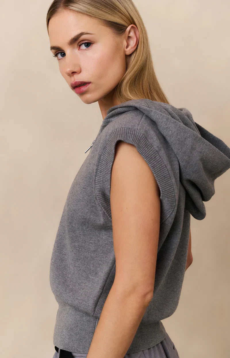 SLEEVELESS HOODIE