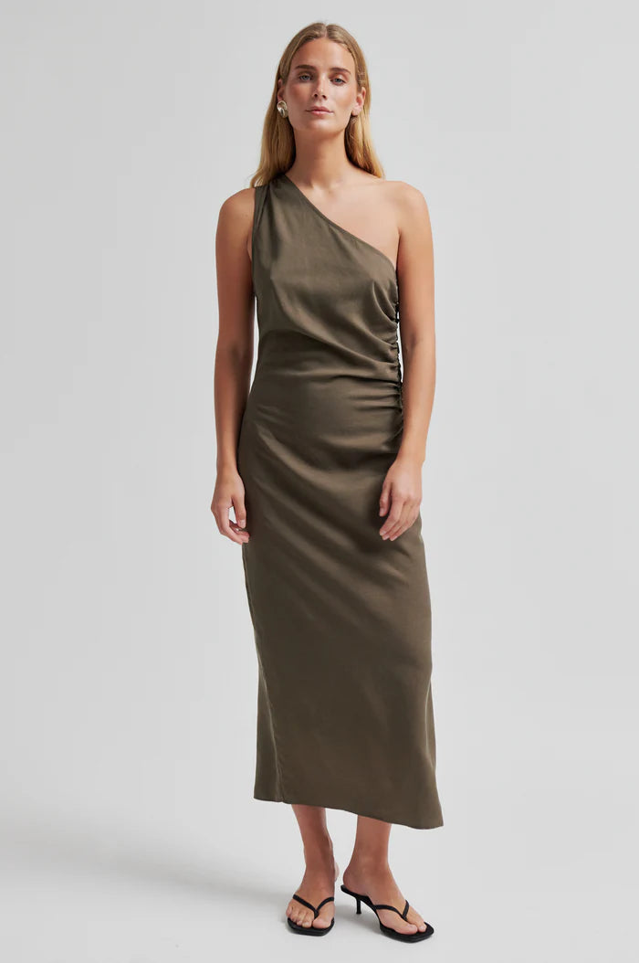 REFINED DRESS