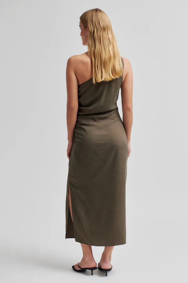 REFINED DRESS