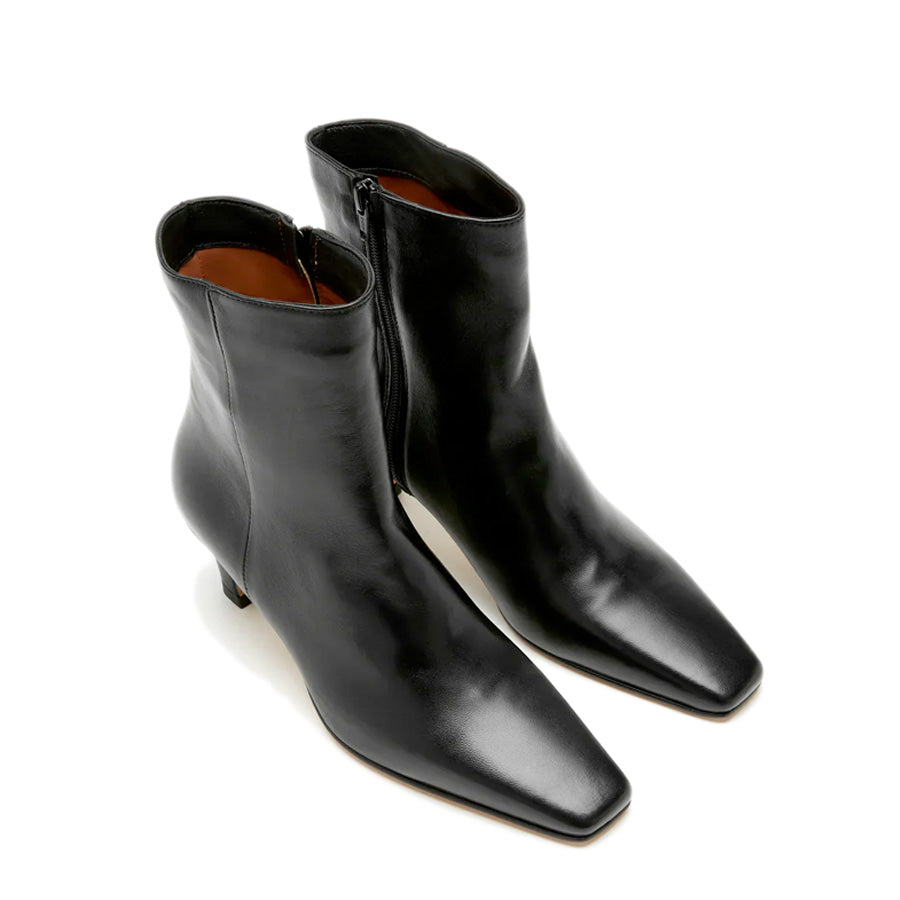 BOTTES LARA