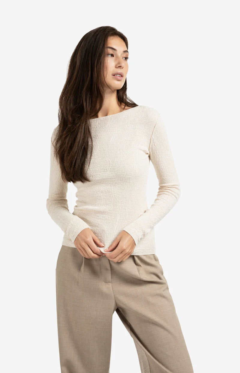 LIGHT STRUCTURED TOP