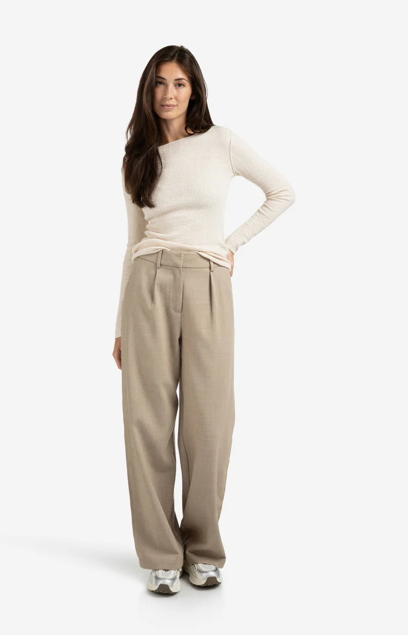LIGHT STRUCTURED TOP